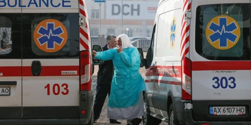 Десятки вызовов на день и врачи на изоляции: в Киеве раскрыли громкие детали борьбы с коронавирусом