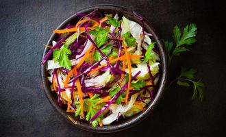 Салат «Экономичный»: простой рецепт из самых доступных ингредиентов