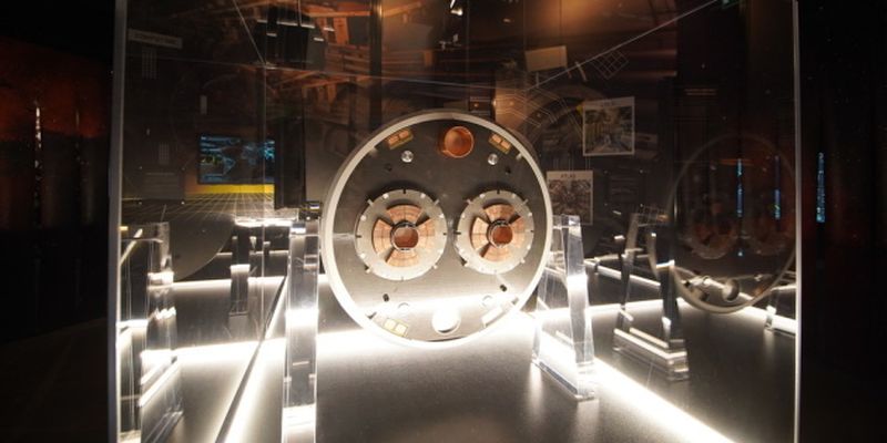 «Ускоряй науку»: Шкарлет открыл выставку с интерактивным адронным коллайдером