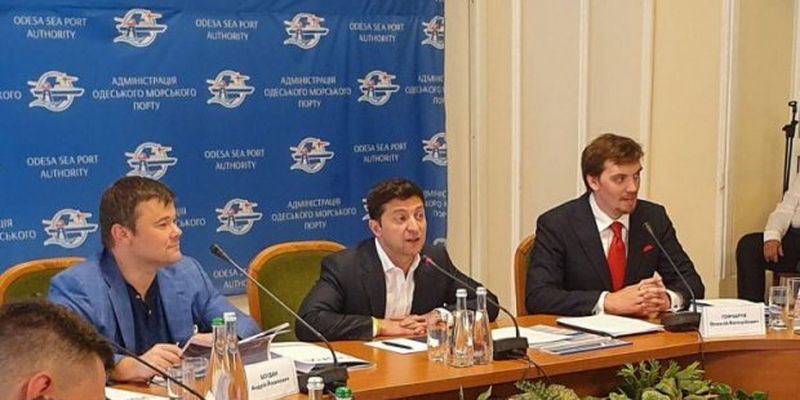 Зеленський наказав заборонити на два місяці перевірки іноземних суден