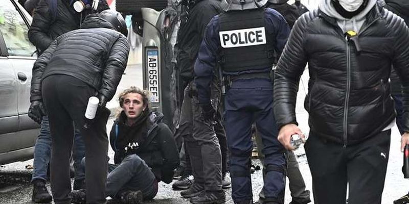 Поліція Франції затримала понад 250 «жовтих жилетів»