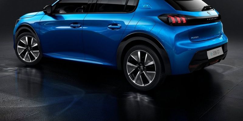 Электромобиль Peugeot 208 оценили дороже аналога от Opel