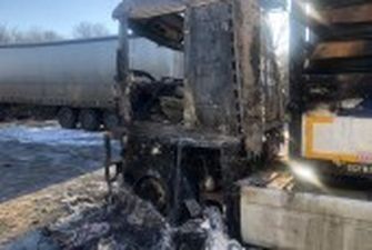 У пункті пропуску на кордоні з Росією загорілася вантажівка: людей евакуйовували