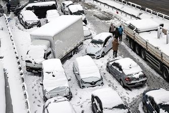 Аномальные снегопады парализовали Стамбул