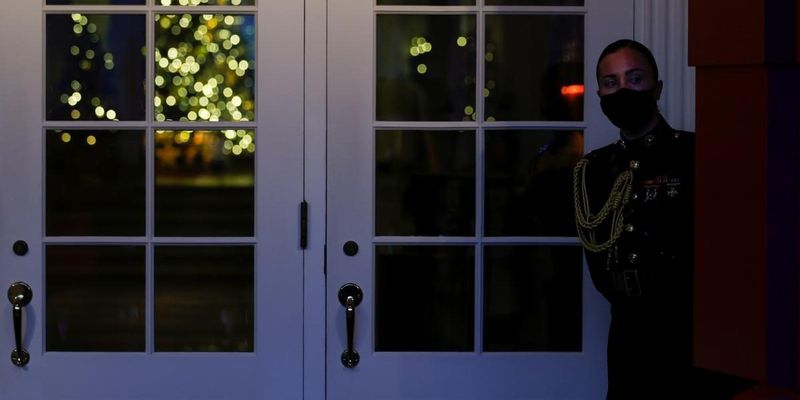 До Різдва готові: Білий дім у Вашингтоні прикрасили до свят