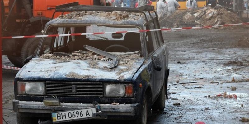 Обгоревшее здание и цветы от горожан: появились новые фото с места трагедии в Одессе
