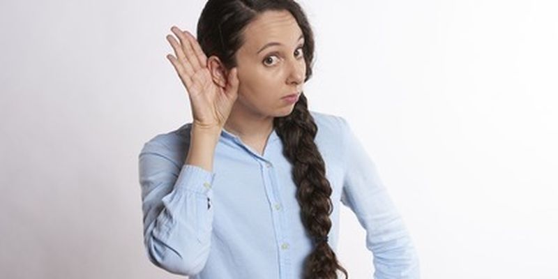 Как избавиться от шума в ушах: врач рассказал, что делать