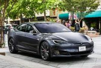 Жалобы на самопроизвольное ускорение электромобилей Tesla могут вызвать расследование со стороны контролирующих органов