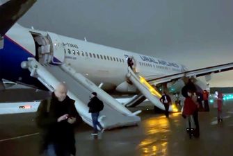 В России загорелся пассажирский самолет после взрыва павербанка