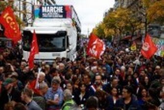 Тисячі людей вийшли на вулиці Парижа на знак протесту проти зростання цін