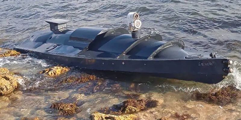 Охотник на корабли РФ: неизвестный морской дрон с антенной Starlink приплыл к Севастополю