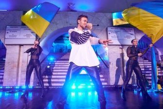 Макс Барських виступив у київському метро на станції "Майдан Незалежності"