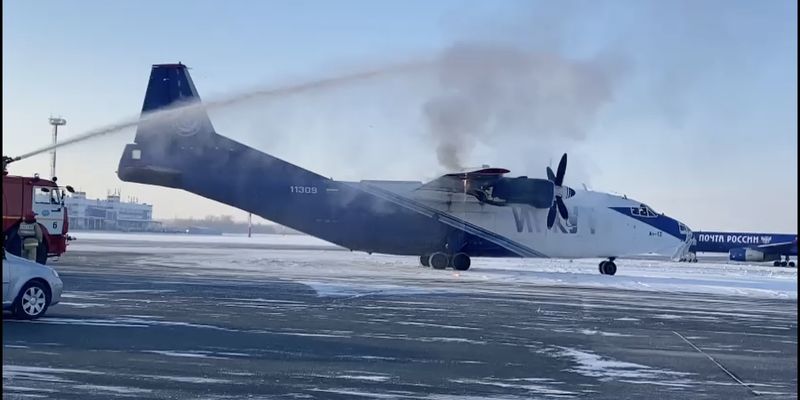 В России вспыхнул военно-транспортный Ан-12: самолет совершил экстренную посадку