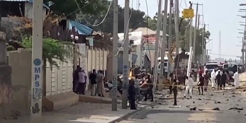 В столице Сомали произошел мощный взрыв, есть погибшие и раненые