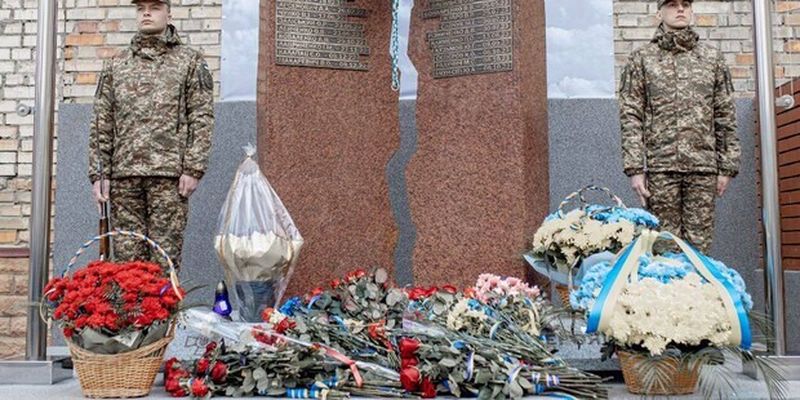 В Киеве открыли мемориал "Вечная слава погибшим Героям"
