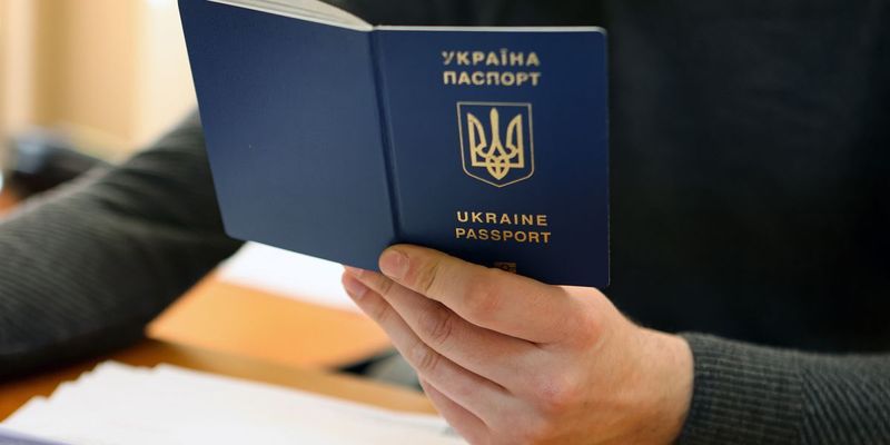 Не только без паспорта: какие еще услуги могут ограничить украинским мужчинам за границей