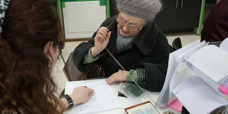 Двоетапне підвищення пенсій українцям: на скільки зростуть виплати у новому році