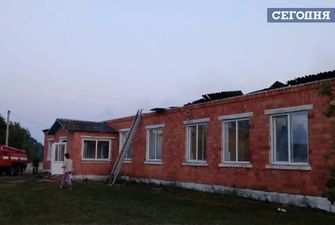 В Ровенской области молния подожгла школу – тушили всю ночь