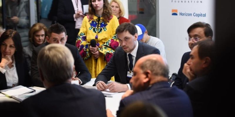 Гончарук провел в Давосе заседание Национального инвестиционного совета