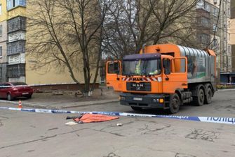 Под Киевом мусоровоз задавил женщину