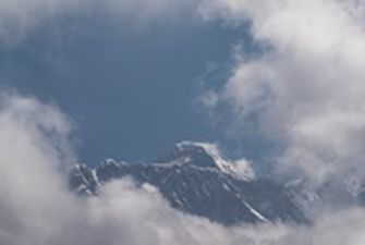 На Эвересте установили самую высокую в мире метеостанцию