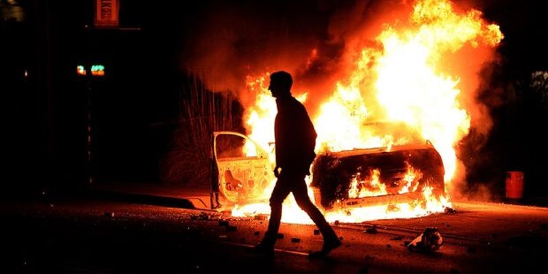 Невідомі спалили автомобіль президента - не залишилося нічого живого