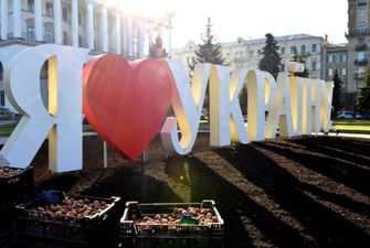 В Киеве высадили тюльпаны, подаренные Нидерландами