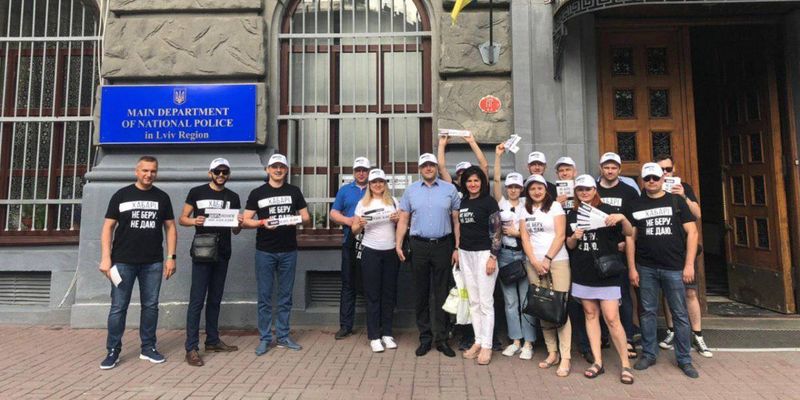 «Хабарі. Не беру. Не даю»: львівський бізнесмен Ростислав Мельник розпочав акцію боротьби з корупцією