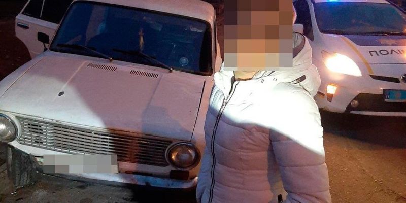 В Запорожье пьяная женщина угнала автомобиль и устроила ДТП