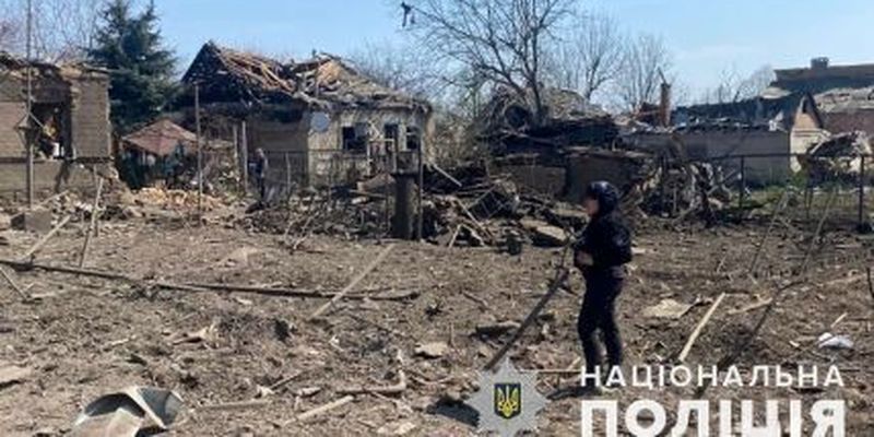 Оккупанты обстреляли из авиации Донетчину: ракета попала в частный дом, есть погибшие