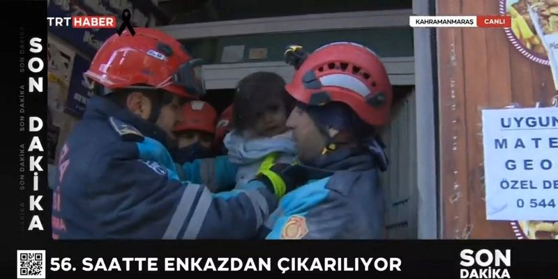 Настоящее чудо: в Турции через 56 часов после землетрясения из-под завалов спасли полуторагодовалого мальчика. Видео