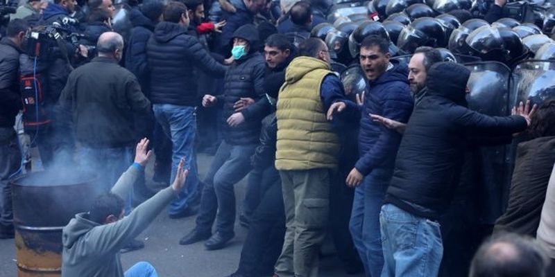 Тбілісі протестує: все, що потрібно знати про мітинги в Грузії