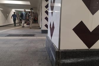 "Залатали" скотчем: в киевском метро удивили ремонтом