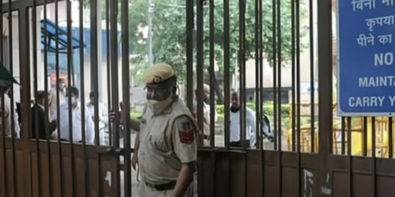 Перестрелка в суде и трое погибших: в Индии бандиты убили мафиози прямо во время заседания