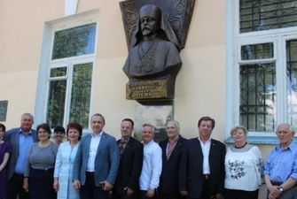 В Ривном открыли мемориальную доску министру образования УНР Огиенко