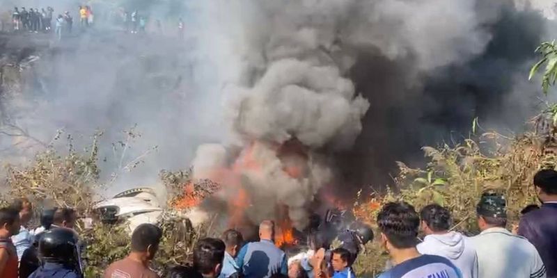 В Непале потерпел крушение самолет: есть жертвы, фото и видео