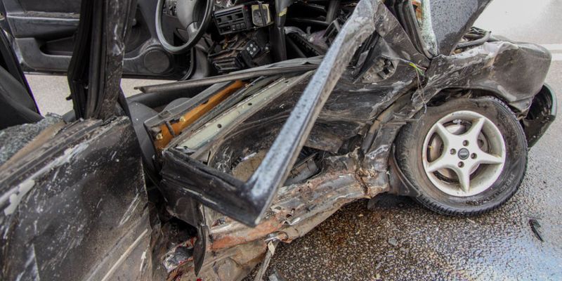 Машины превратились в груды металла: опубликованы фото и видео серьезного лобового ДТП в Днепре