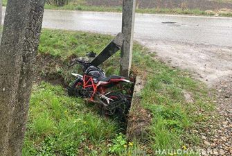 На Буковині мотоцикл в'їхав в електроопору: водій загинув