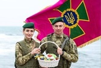 Украинских защитников поздравляют с Пасхой