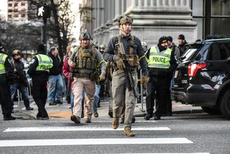 У США тисячі людей вийшли на акцію за право на носіння зброї, частина прийшла з гвинтівками