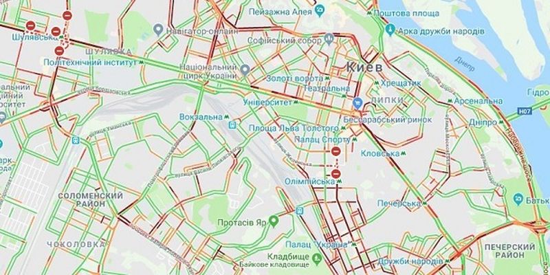 Центр Киева стоит в огромных пробках: видео и карта