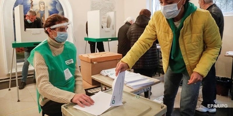 На выборах в Грузии лидирует правящая партия - экзит-пол