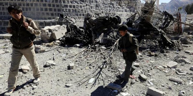 60 человек погибли в результате обстрела военной базы в Йемене