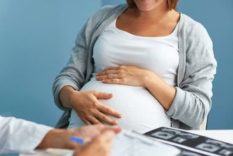 Коронавірус небезпечний для вагітних: реанімація і передчасні пологи 