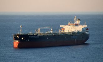 Не хотят покупать: рекордные 62 млн баррелей нефти из РФ находятся на судах в море