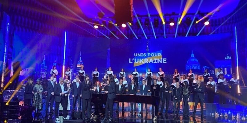 Французские звезды провели благотворительный концерт в поддержку Украины