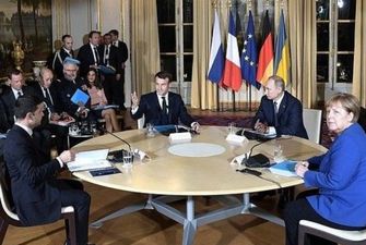 Путин – «свой парень», Зеленский – новичок: значение жестов на нормандском саммите