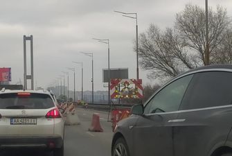 В Киеве на Южном мосту образовалась огромная пробка
