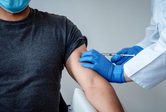 Обязательная вакцинация от COVID-19 в Украине: эпидемиолог объяснил, что не так с этой идеей