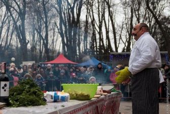 В Виннице стартовал рождественский фестиваль уличной еды